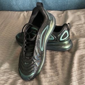 Nike Air Max 720 sneakers